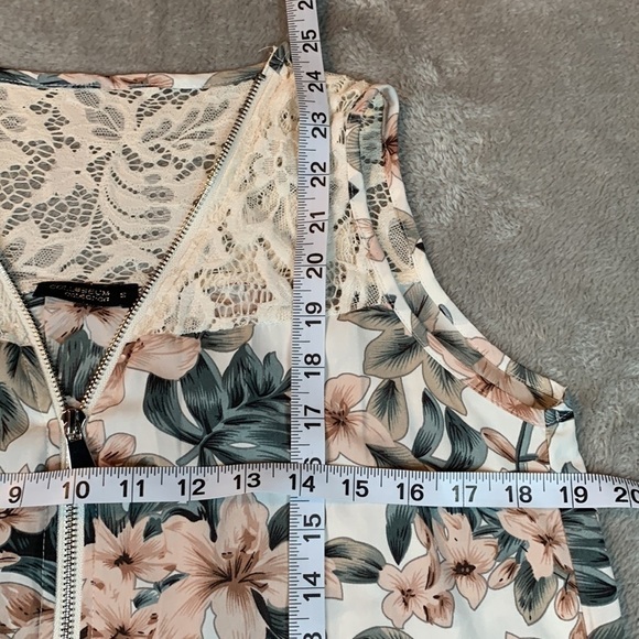 Colosseum Collection Floral Tank Top - Picture 5 of 6